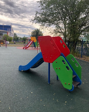 ИО 07180 Горка Н-900 со сплошными бортами (металлический скат)