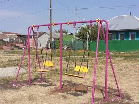 ИО 01020 Качели двойные на металлических стойках с сиденьями со спинкой