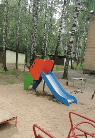 ИО 07180 Горка Н-900 со сплошными бортами (металлический скат)