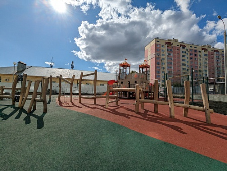 Спортивно-игровой комплекс с переходами (в виде канатных лазов)