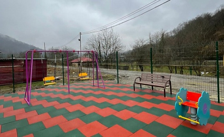 ИО 01020 Качели двойные на металлических стойках с сиденьями со спинкой