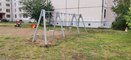 ИО 01241 Качели на металлических стойках с 4 сиденьями без спинки